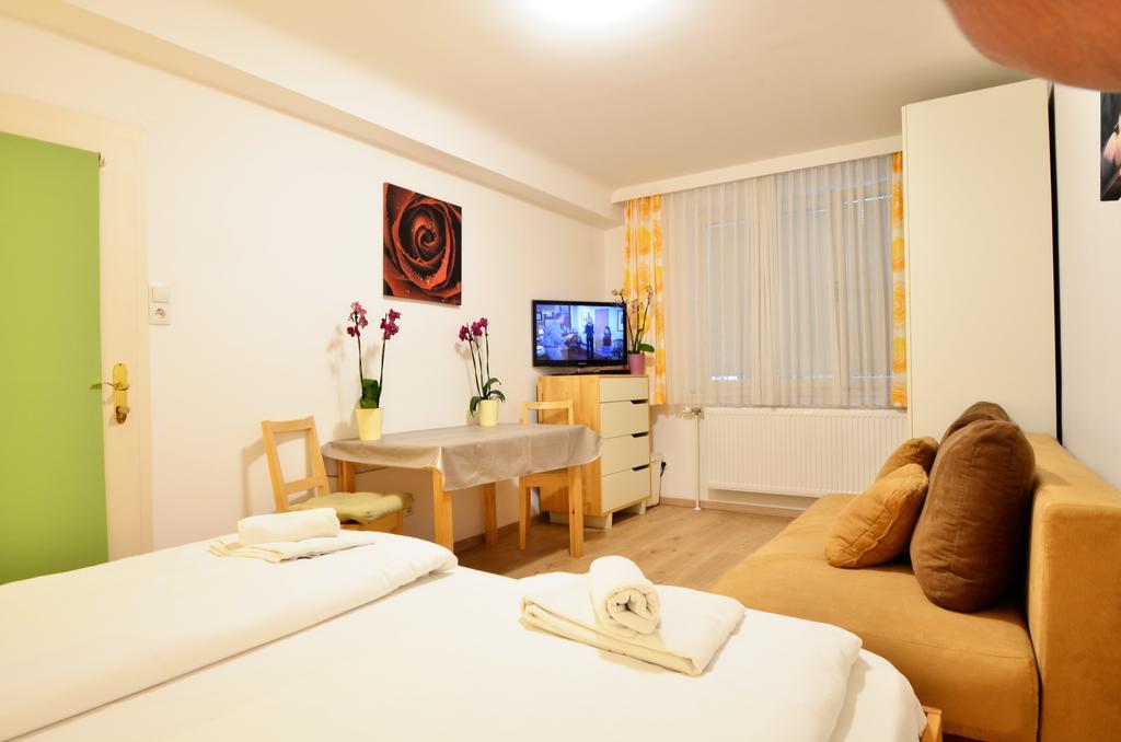 Ajo Central Vienna Room photo